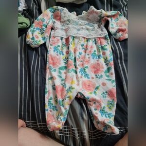 Baby essential 3m floral with lace footie pjs